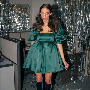 Selkie The Emerald Elf Silk Satin Organza Puff Dress
Emerald Puff Dress 2XL NWT